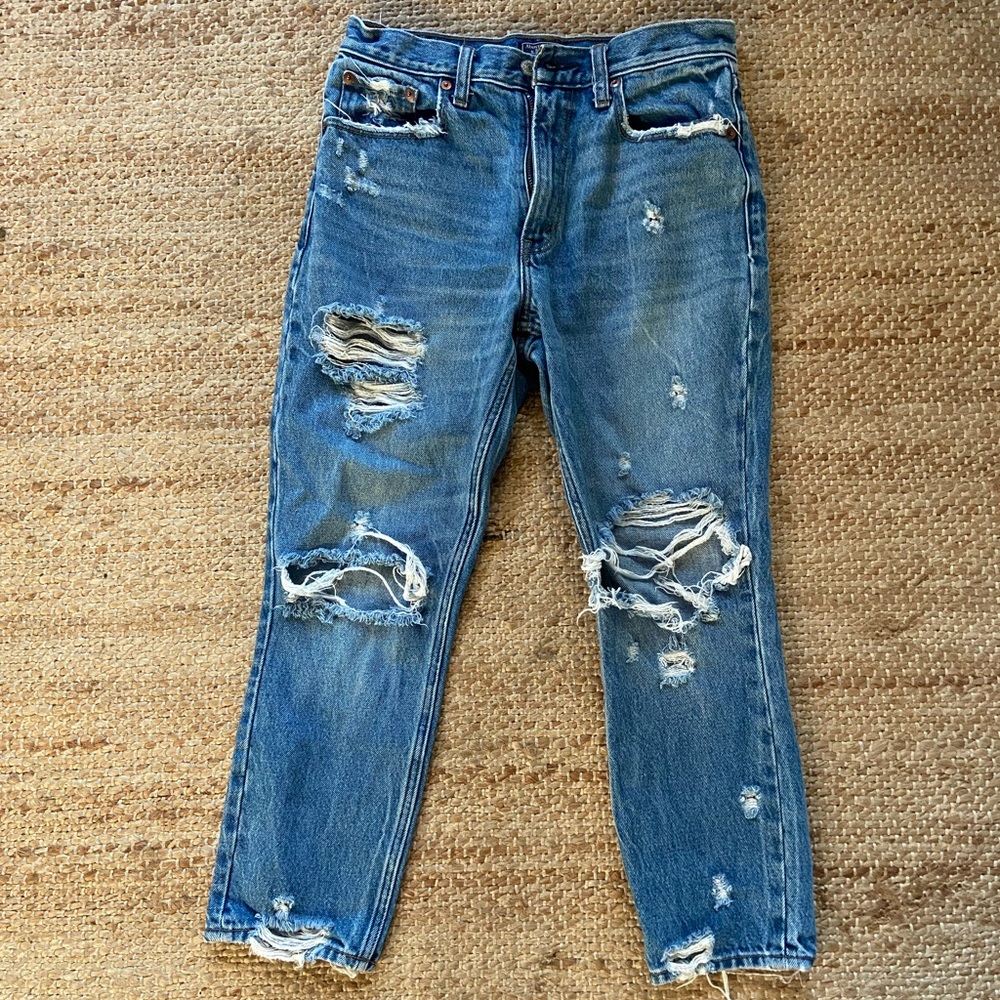 Abercrombie and Fitch Distressed / Ripped Jeans - mom jeans